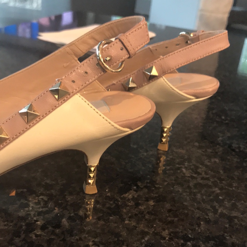 Valentino Garavani White Studded Heels - Picture 5 of 6